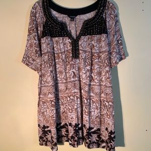 Tunic tee with studded v-neck detail. EUC.